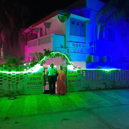Gurukrupa Bunglow Dwārka Buitenkant foto