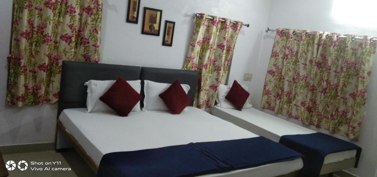 Gurukrupa Bunglow Dwārka Buitenkant foto
