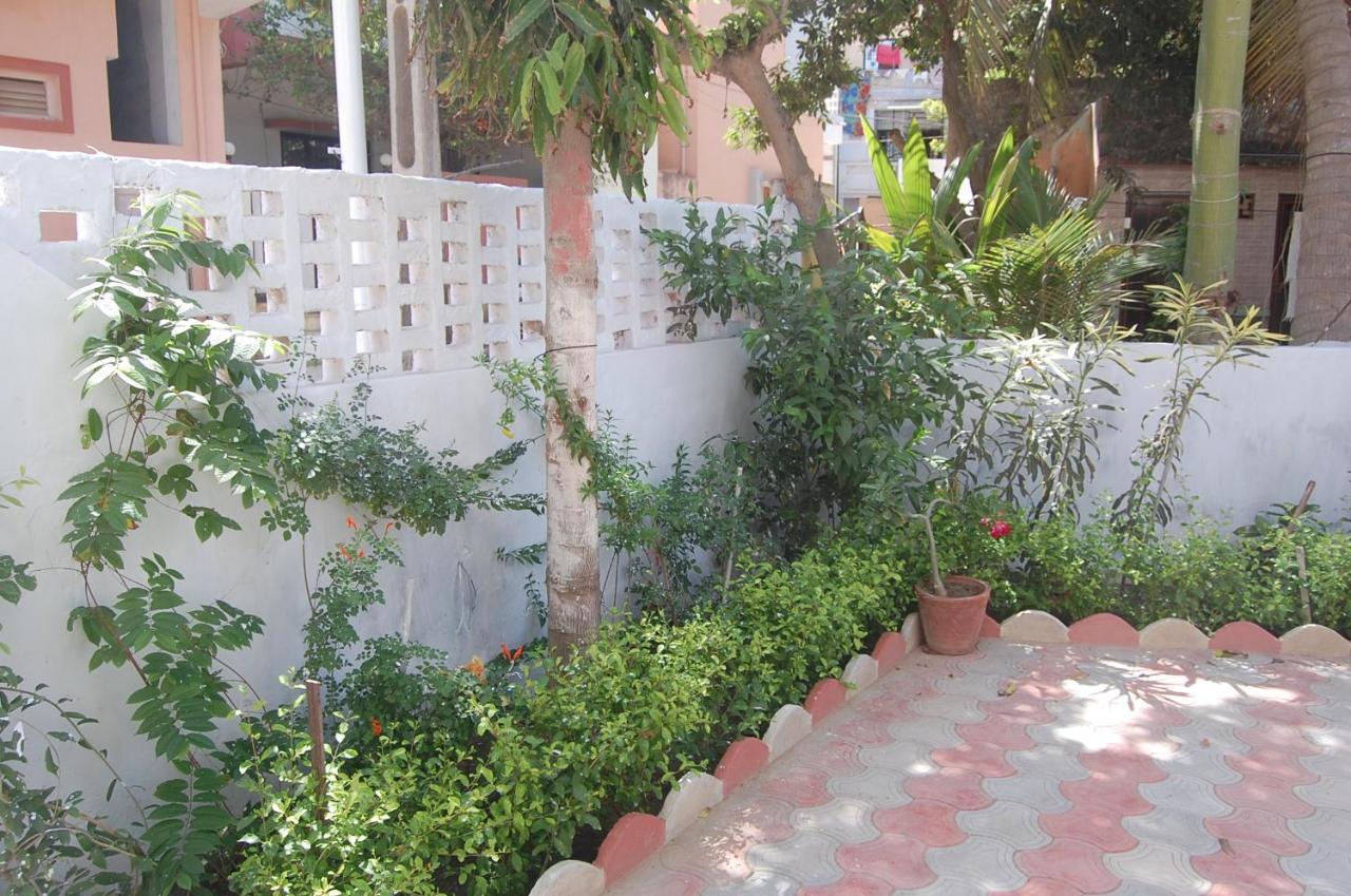 Gurukrupa Bunglow Dwārka Buitenkant foto