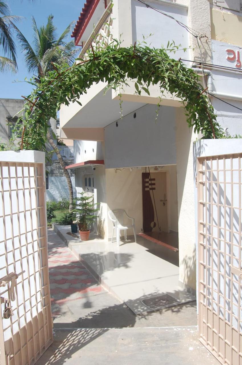 Gurukrupa Bunglow Dwārka Buitenkant foto