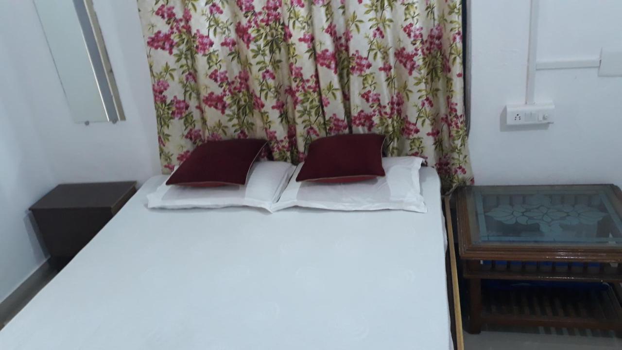 Gurukrupa Bunglow Dwārka Buitenkant foto